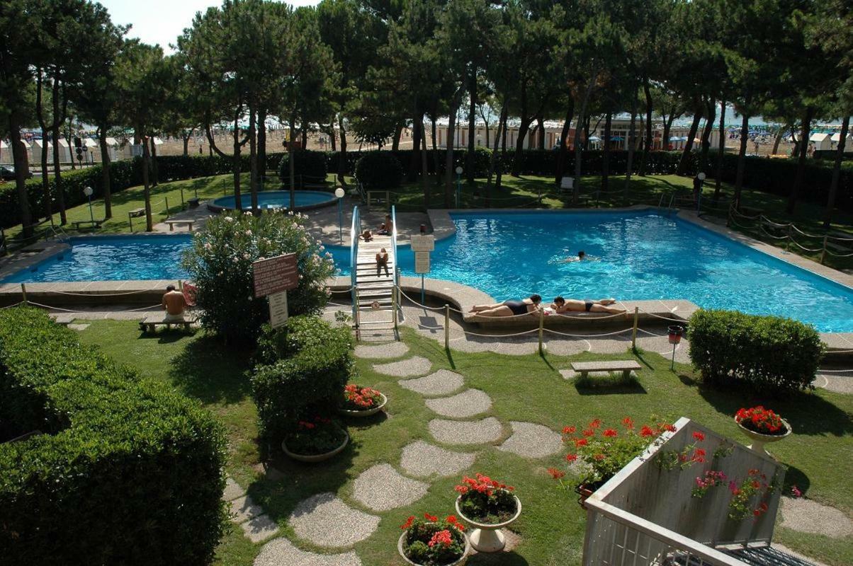 Residence Cristallo Lignano Sabbiadoro Exterior foto
